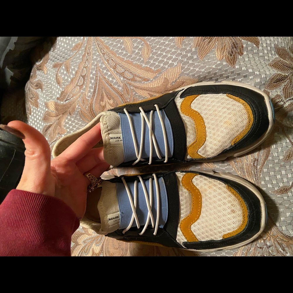Sneakers slip on